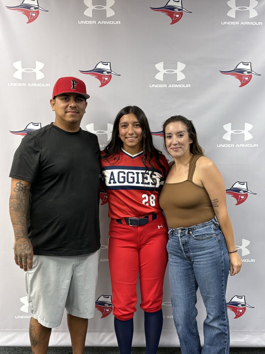 mariah_deanda's tweet photo. I’m so excited to announce my committed to Oklahoma Panhandle State University! 💙

Thank you God, my family, my coaches @Coach_Savage_15 and @allymckinney and Coach Jim Walker for believing in me and helping me reach this moment. I’m so blessed and excited for this opportunity! https://t.co/2248gJMsA2
