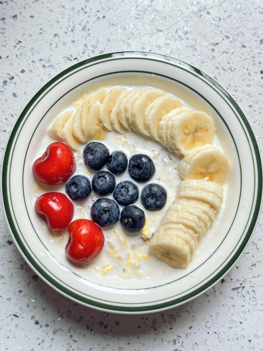 BrennaCallar's tweet photo. Just tried the new wild blueberry oatmeal from @SunriseGrains! Plump, juicy berries packed with real sweetness, no added sugar—perfect for a quick, healthy breakfast. 10/10, will restock!， https://t.co/Lau2VjlEgK