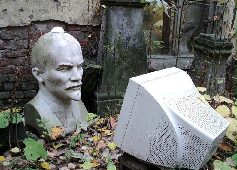 RTSG_Main's tweet photo. 🧵 Lenin Statues in the most random places: https://t.co/HqsaoNuPQc
