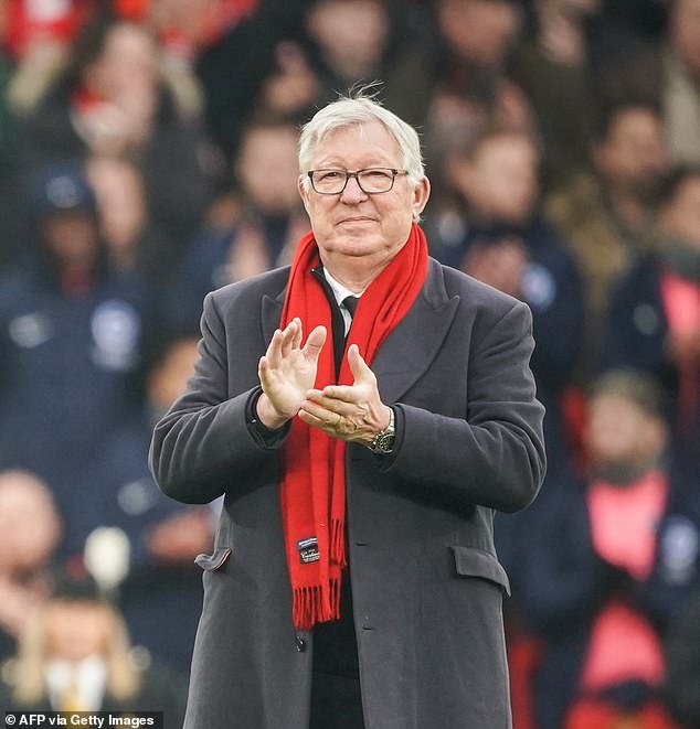 Utdcen's tweet photo. THE GREATEST MANAGER IN FOOTBALL HISTORY !!! https://t.co/OTMpa39sHj