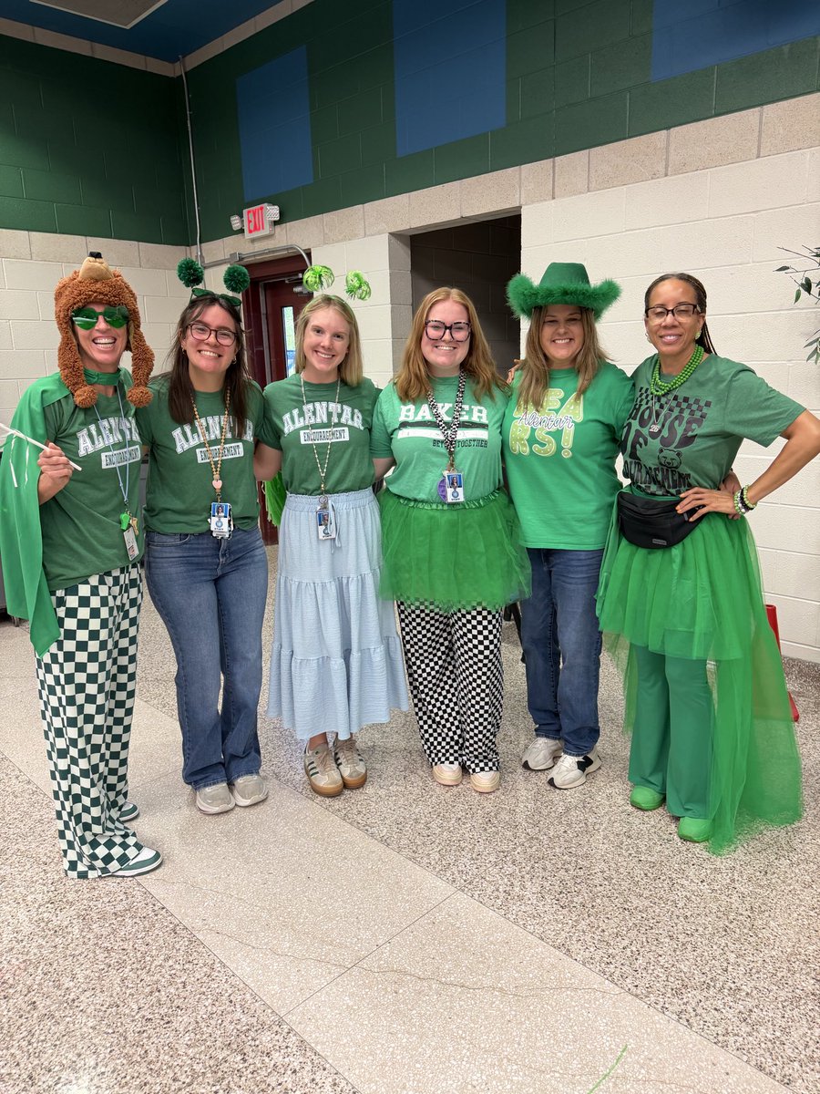 kellidsmith's tweet photo. @BakerElem Great day to be a bear!💚🐻 https://t.co/hmimT9Udrf