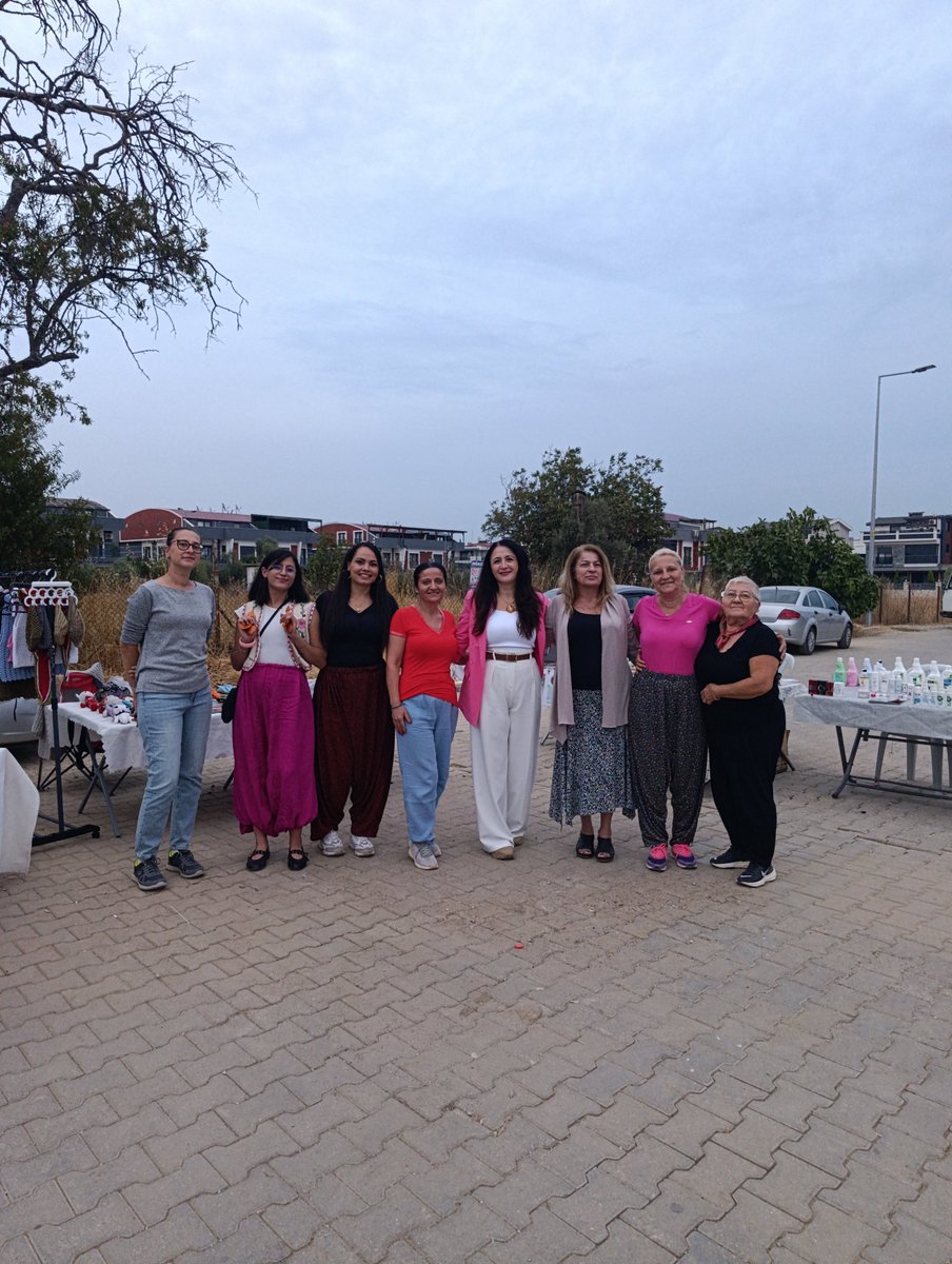 AltindagDuru's tweet photo. Hanım El Emeği Pazarı’nda üreten kadınlarımızla bir araya geldik.
Her tezgâhta emek, umut ve ayrı bir hikâye vardı. Emeği geçen herkese gönülden teşekkür ediyorum. 🌸
#devakadinda #devapartisi #devaizmir #muhammetyilmazd https://t.co/Pi16dnrlFr