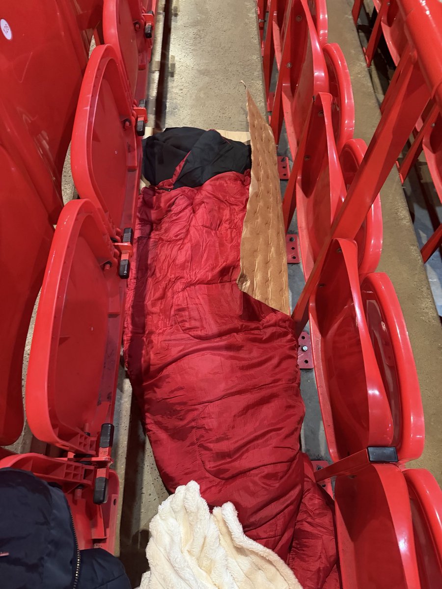 rudkin_abigail's tweet photo. This is where I’m sleeping tonight raising money for the LFC foundation. 

If you can, please donate ❤️

https://t.co/v7IaC1vqoY https://t.co/0bLBtdbCIA