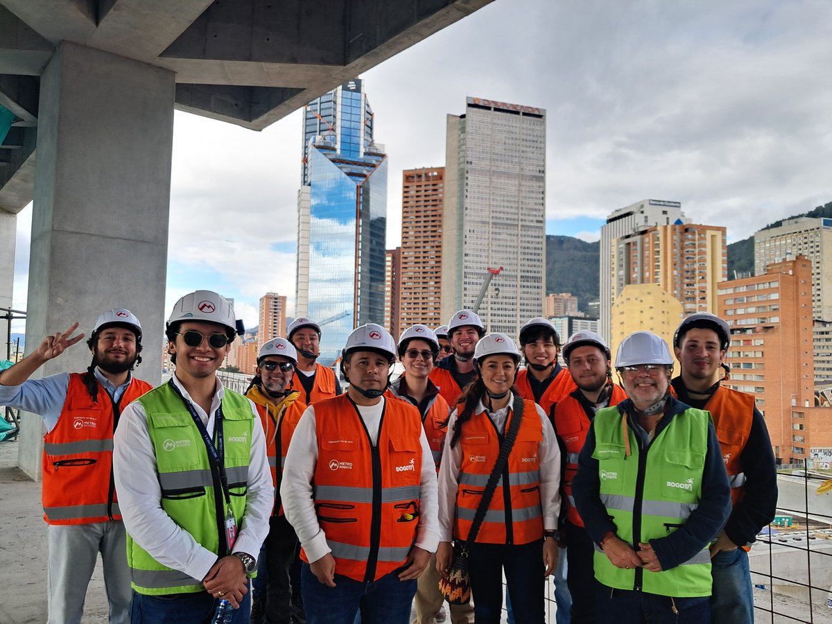 dhidalgo65's tweet photo. @Bogota @MetroBogota @TransMilenio @UniJaveriana @javerianacali @SSKathleen Desde la estación #13 L1 @MetroBogota 
Visita de la Especialización en Movilidad y Transporte Urbano Sostenible 
@SSKathleen Facultad de Ingeniería 
@javerianacali 

Gracias ML1🇨🇳🇨🇴🚈✨️ por la hospitalidad https://t.co/VpnYETwb63