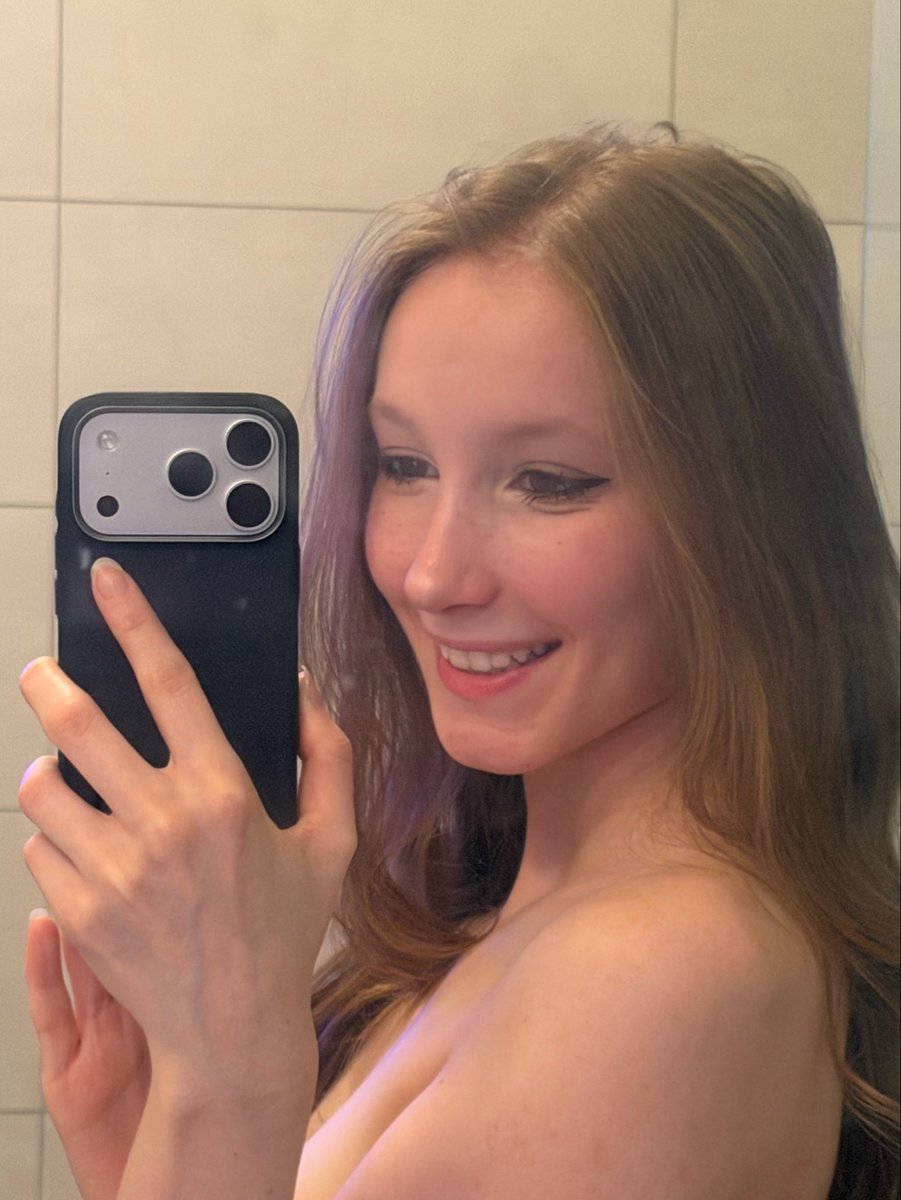 Kintso_xo's tweet photo. Which 'me' would you take out on a date? #sweetgirl #altgirl #young https://t.co/sEgDqROs5I