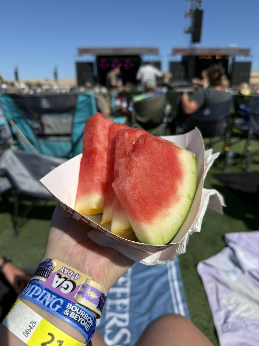mnoe's tweet photo. Immaculate vibes for Day 3 of @andbeyondfest!! https://t.co/M9N13fH3m7