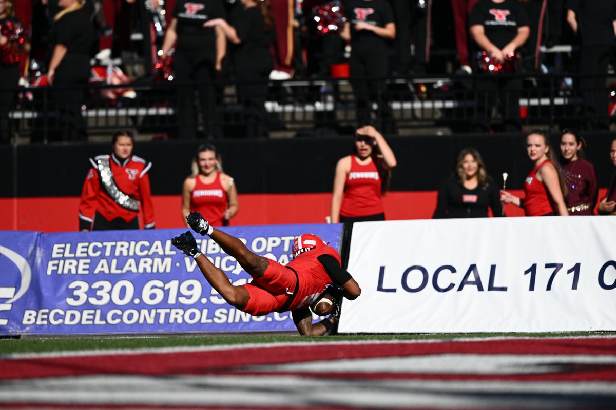ysufootball's tweet photo. What a catch by Fresh Walters!

His diving grab puts us inside the 5!

#GoGuins https://t.co/9dvD3ExBDv
