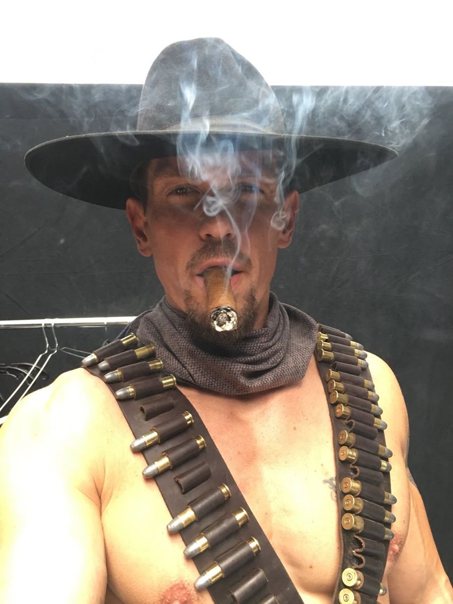 hashimotorae's tweet photo. i'd let him put that cigar out on me then piss in my ass while i'm tied up https://t.co/rYc4z20fPE
