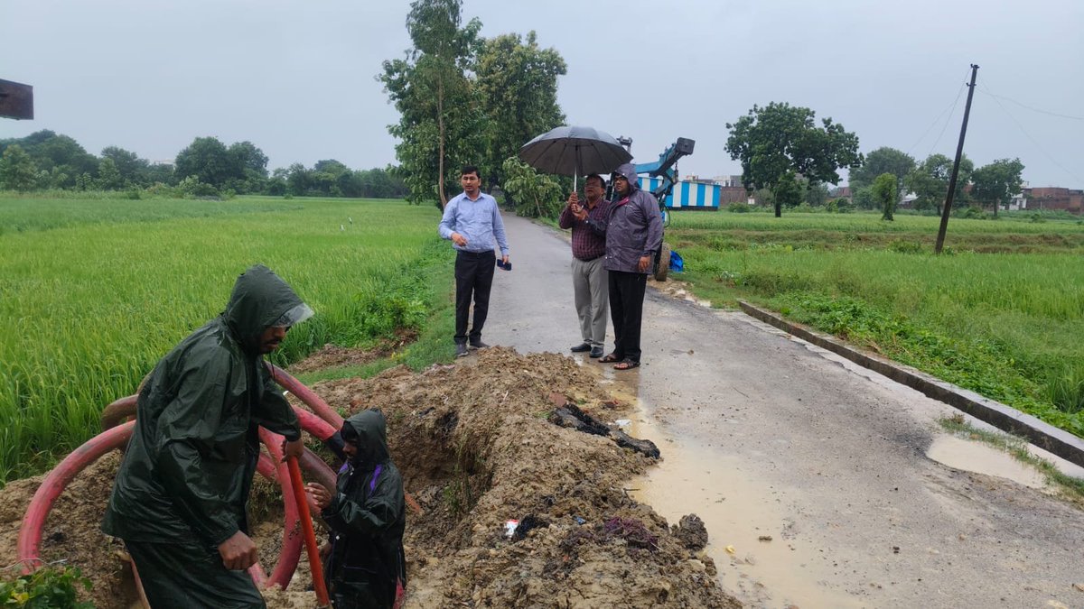 mvvnlAyodhya's tweet photo. मुख्य अभियंता महोदय, अयोध्या क्षेत्र द्वारा क्षतिग्रस्त हुई 33 केवी लाइन नाका वर्टिकल अयोध्या पर हो रहे मेंटेनेंस सम्बन्धी कार्यों का निरीक्षण किया गया व बेहतर कार्य करने हेतु निर्देशित किया गया
@aksharmaBharat
@EMofficeUP
@UPPCLLKO
@UppclChairman
@MVVNLHQ
@ChiefAyodhya
#shutdown https://t.co/v3bPkYvZUp