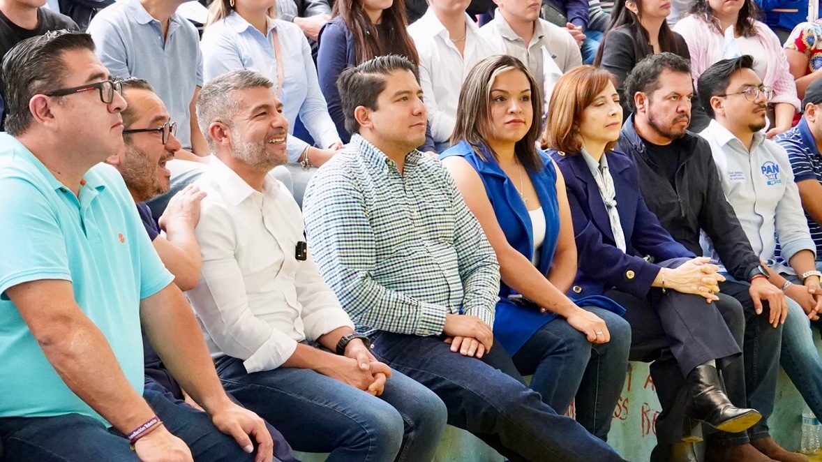 mauriciotabe's tweet photo. Muchas felicidades por tu 2º informe, @laualvarez_80.

Siempre he admirado tu forma de trabajar y sobre todo, la pasión con la que defiendes a las niñas y los niños en el Congreso.

Qué gusto ver todo lo que has logrado para poner en el centro a las familias de la Miguel Hidalgo.

Estoy muy orgulloso de ti.🫶🏻