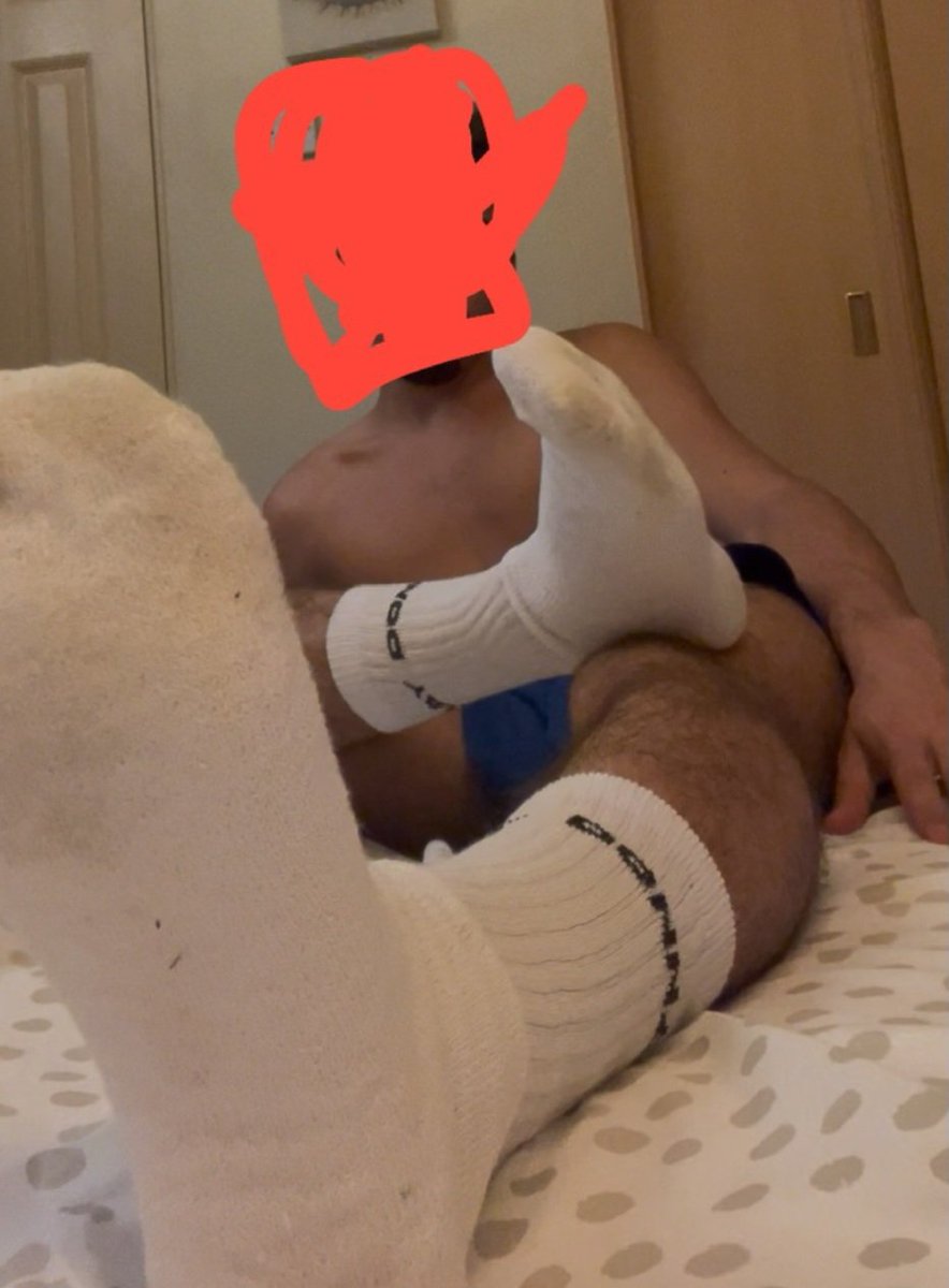 malefeetretweet's tweet photo. Worship @kingbrody2570 sweaty feet he wants his feet worshipped and tributes serve https://t.co/zug93zuE9J