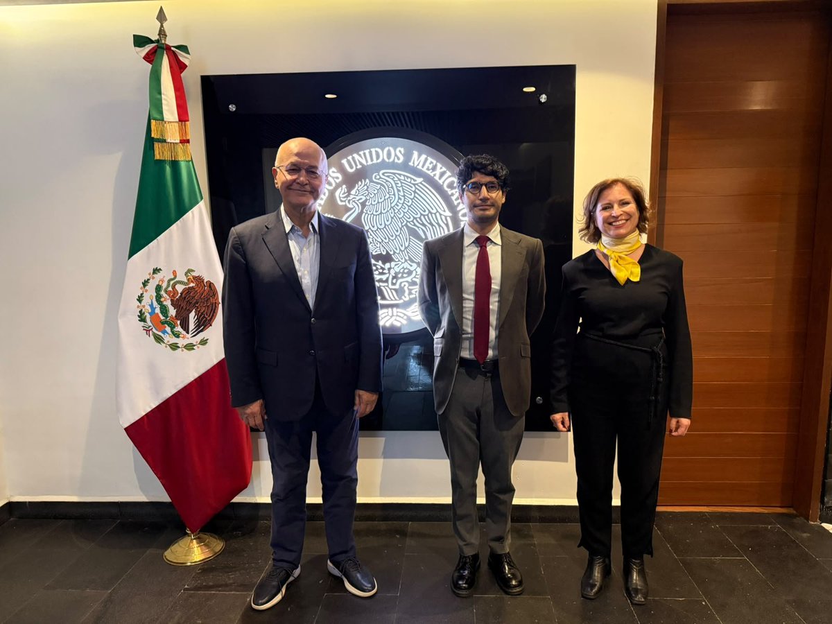 comar_sg's tweet photo. México da la bienvenida a @BarhamSalih, Alto Comisionado de las Naciones Unidas para los Refugiados, en su primera visita oficial a nuestro país. 👏 @SEGOB_mx
@arturomedinap
@xade_mm https://t.co/ZVplIOttsc