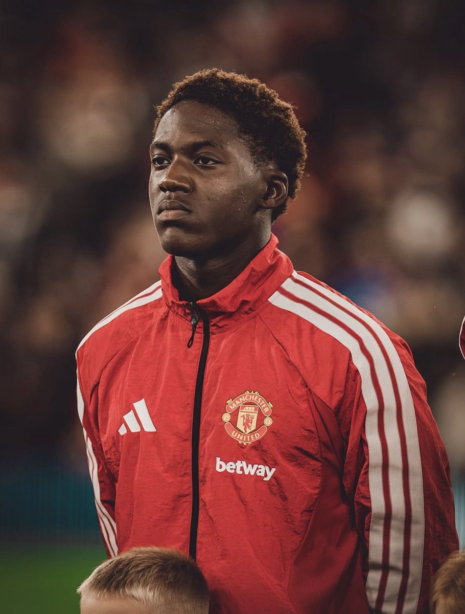 RisingGemsz's tweet photo. England have a whole factory of talented midfielders and still haven’t produced another Mainoo.

Talent is common. Mainoo is the anomaly. https://t.co/UmfkX8KXpq