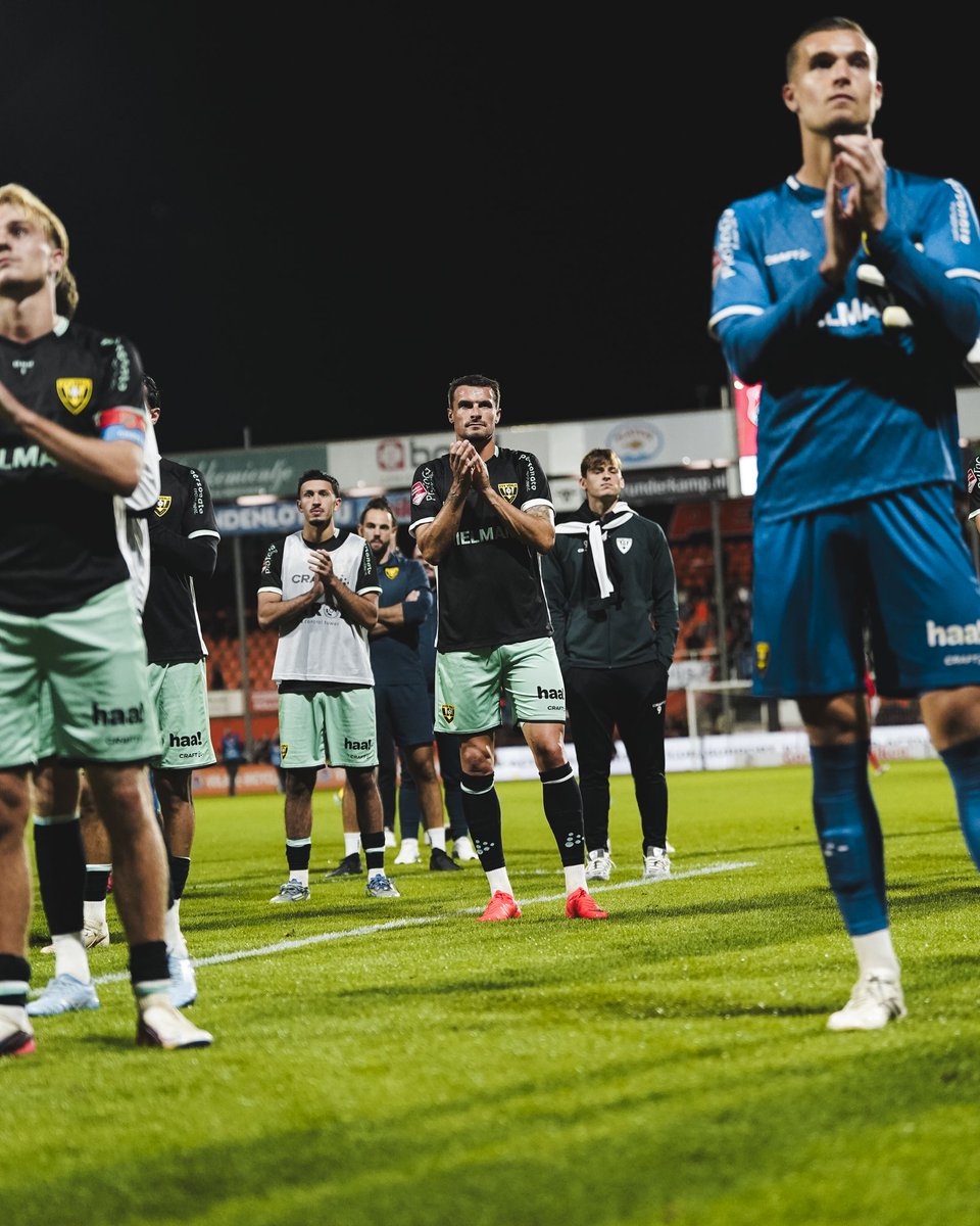 VVVVenlo's tweet photo. Bedankt voor de support, fans! Op naar volgende week. 👊

#AllesHeejIsVVV #VOLVVV https://t.co/1AYzSD8bxb