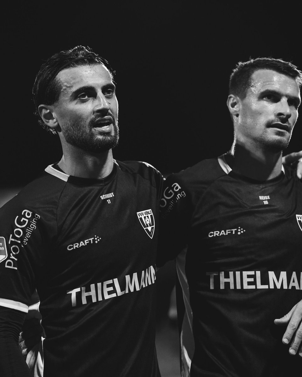 VVVVenlo's tweet photo. Bedankt voor de support, fans! Op naar volgende week. 👊

#AllesHeejIsVVV #VOLVVV https://t.co/1AYzSD8bxb