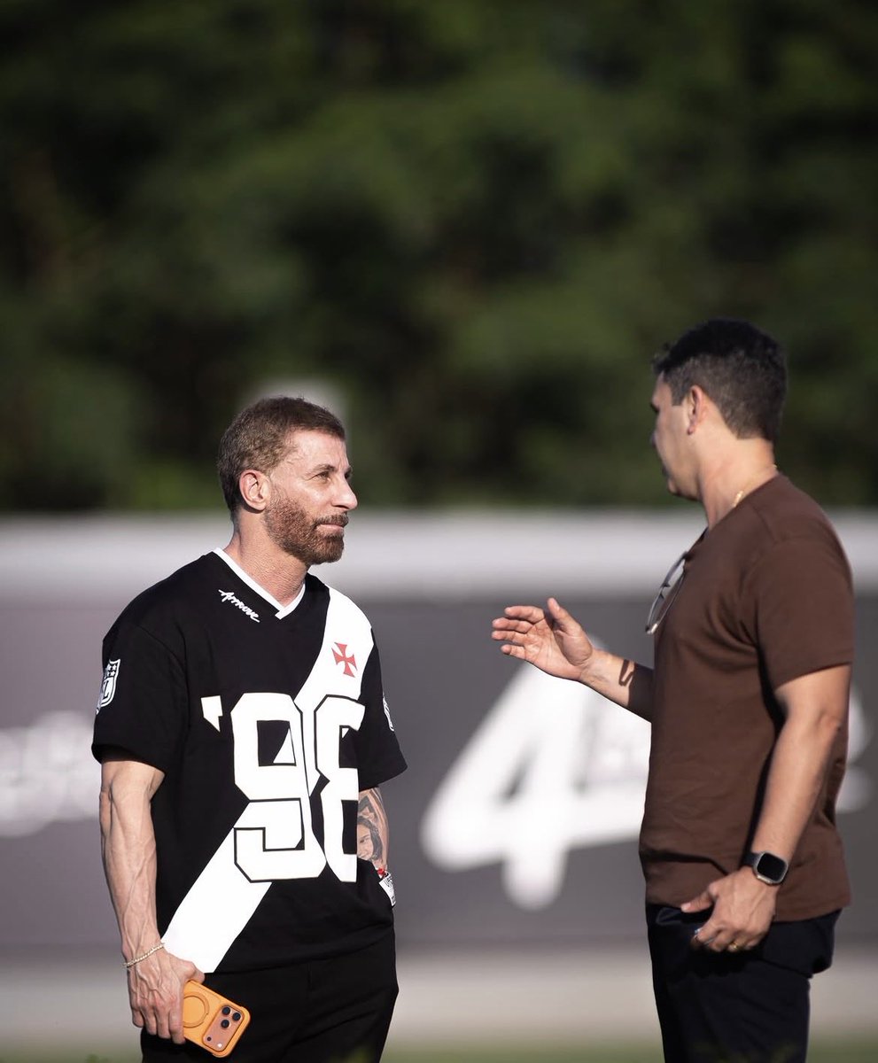 are_cruzmaltina's tweet photo. Pedrinho com a camisa Vasco da Gama NFL.

📸: Matheus Lima https://t.co/iyhmGSCq3h