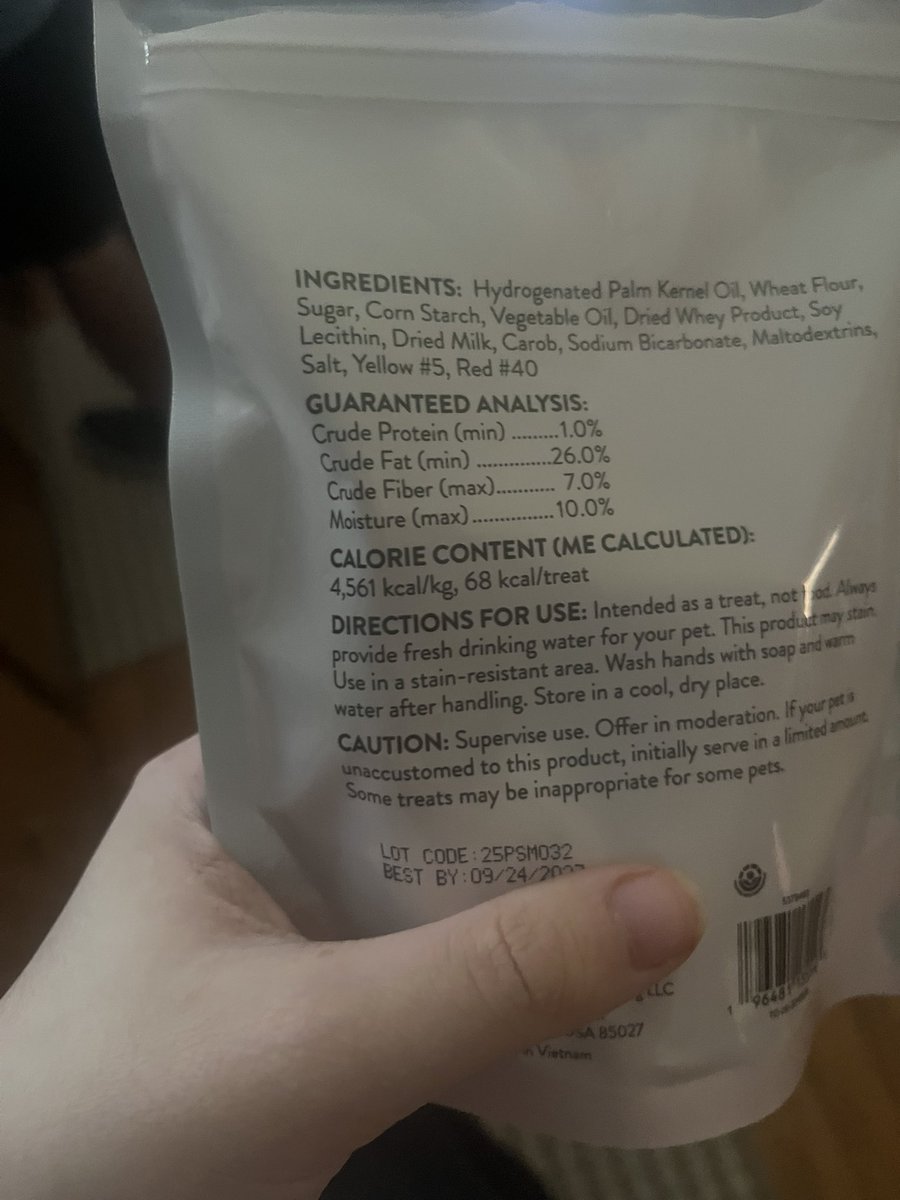 loonarsouled's tweet photo. Retweet if you would have a heart attack over this (why does my dog’s treat bag have calorie counts on it?) https://t.co/9nGrkjMGWa