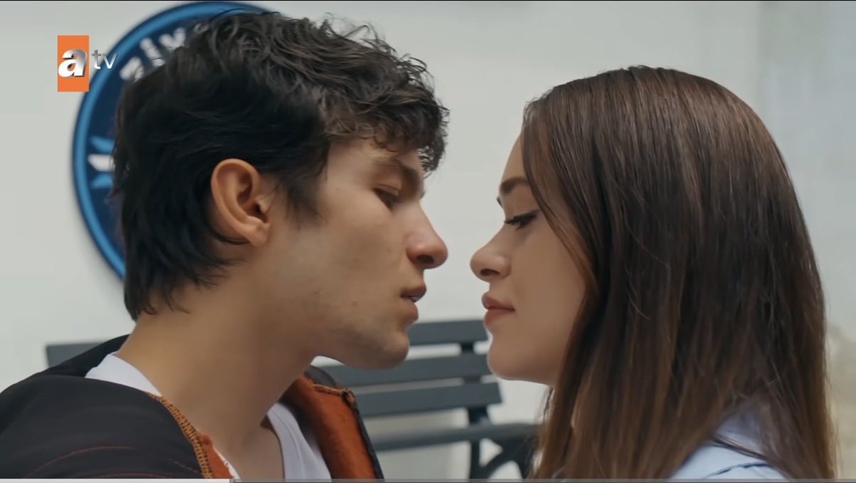oceanxeffect's tweet photo. Küçük bir aldatma hikayesi falan değildir ha :) Öyle niteliklidir yıllara dayanır. Planlı programlıdır🤡🤡🤡 #altıüstüistanbul https://t.co/xfJZSNeit9