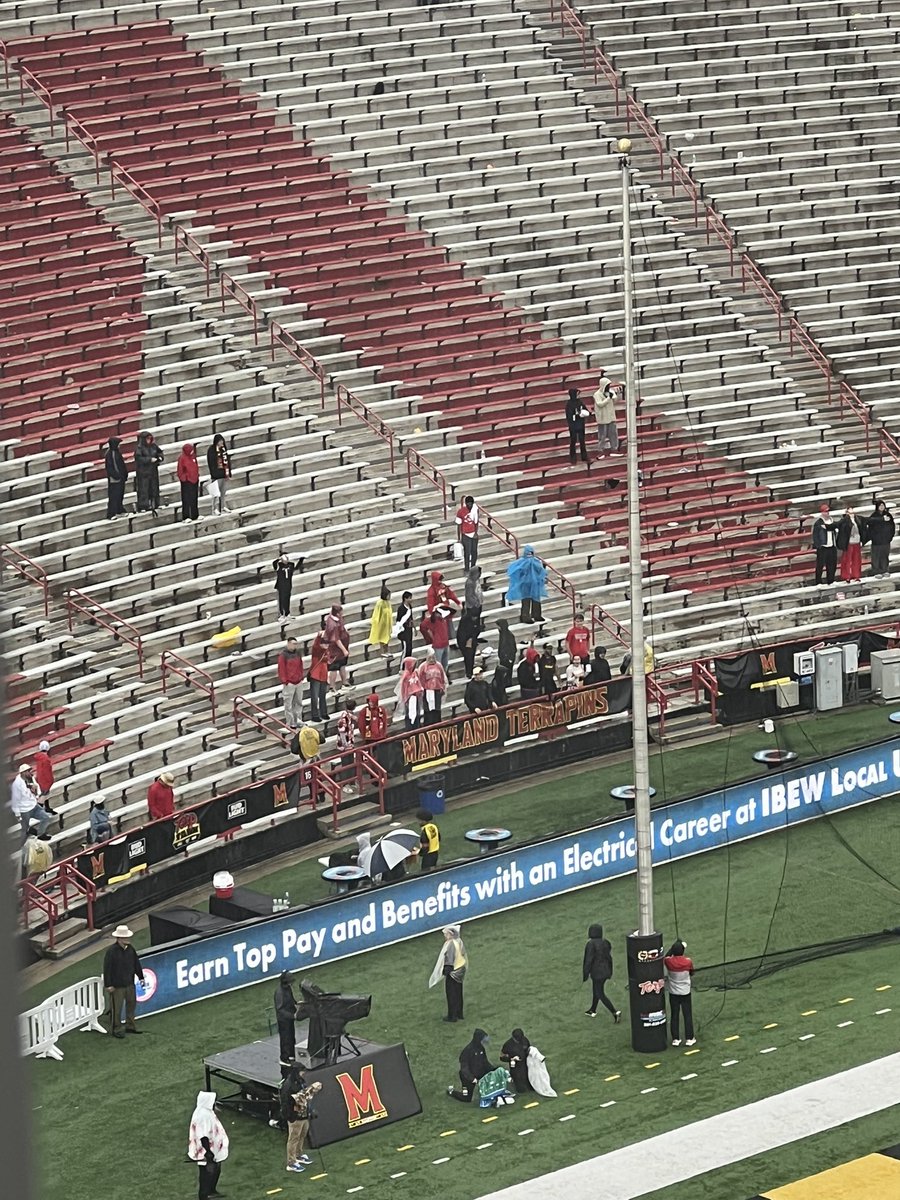 korzak_coverage's tweet photo. Shoutout to the dozen or so fans that have stayed through rain to watch their Terps trail by 44 points up to this point

#terps https://t.co/zSsZz3TysY
