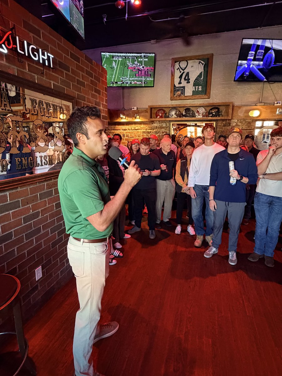 Thomas_Billingg's tweet photo. I got the chance to see @VivekGRamaswamy when he travel to Athens to give a speech at the Red Brick Tavern.

He spoke about his plans for Ohio, and the race he is in with @amyactonoh for Ohio Governor.
.
.
.
@NewsWatch_WOUB @woub https://t.co/8MjMSb7ggB