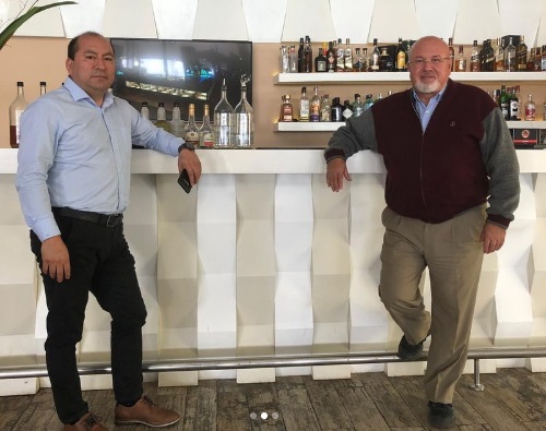 LucianoRevoredo's tweet photo. ESCÁNDALO: SOCIO DE BRUCE SE ENCARGA DEL MATERIAL ELECTORAL 
¿Es razonable que una persona vinculada empresarialmente con un candidato participe también en la logística del proceso electoral? ¿No fue precisamente ese el punto débil del anterior proceso?

Lee el informe sobre este escándao en La Abeja: 
https://t.co/ykvzWgrqlC