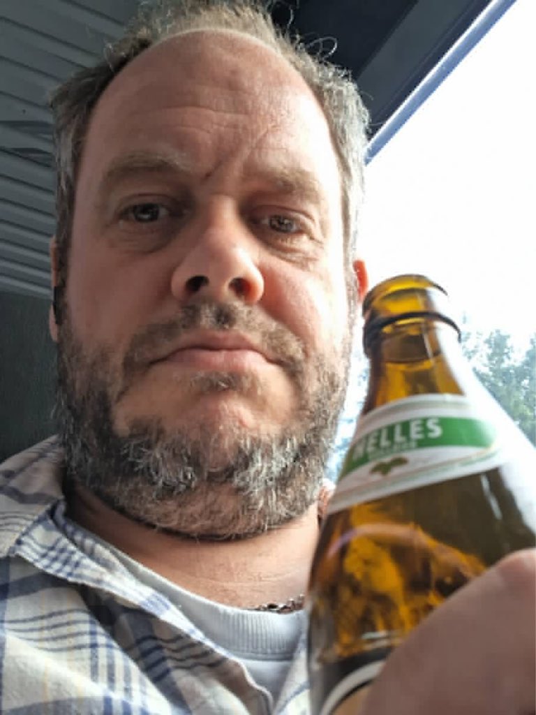 ObeyMcVey's tweet photo. Drinking after work ... who want to join? https://t.co/52F50eDNTa