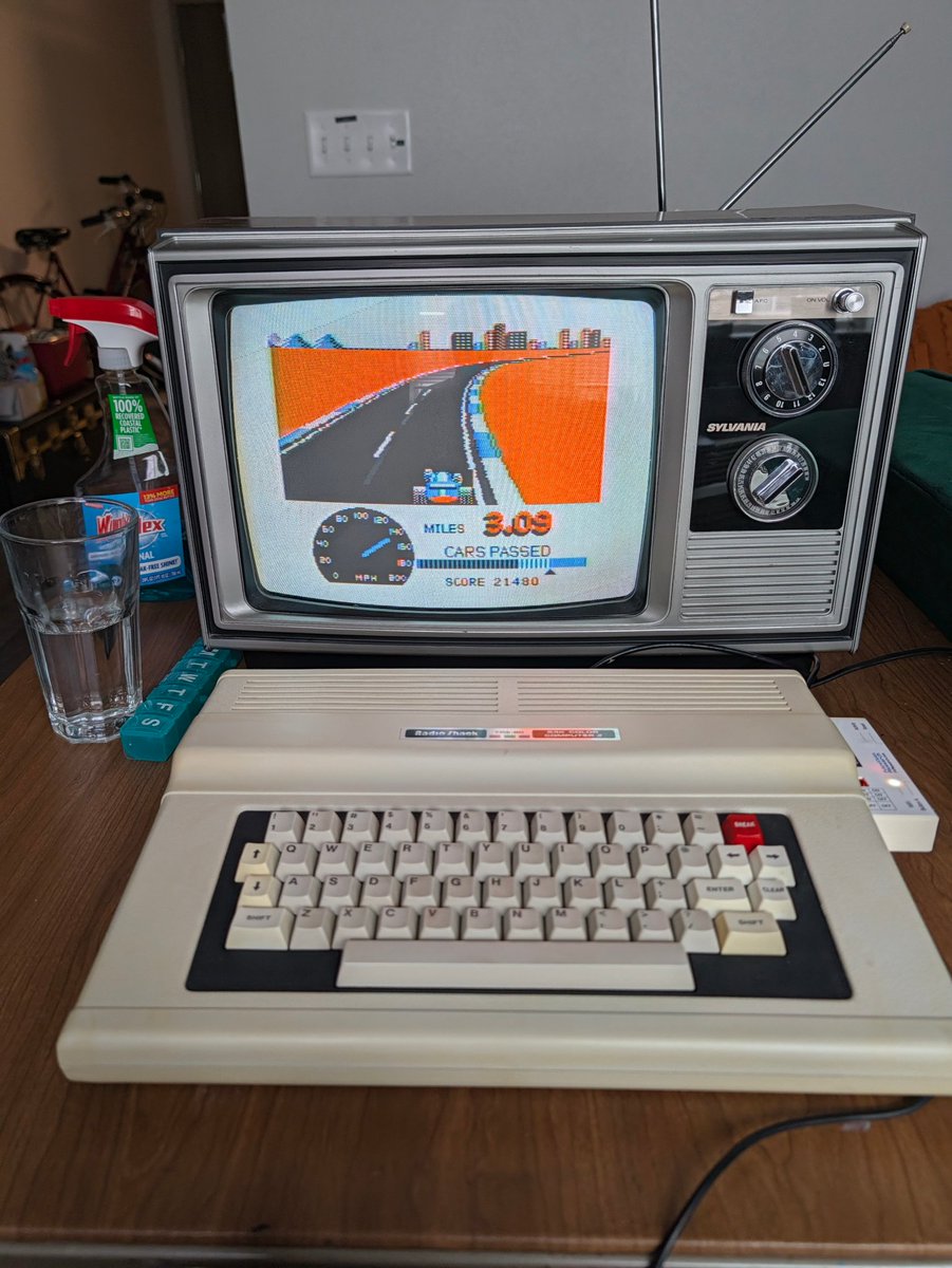 SplorpM98641's tweet photo. @ashpraxis_ Legit thought this was a Tandy hard drive for a sec lol https://t.co/0nJxrbjhcG