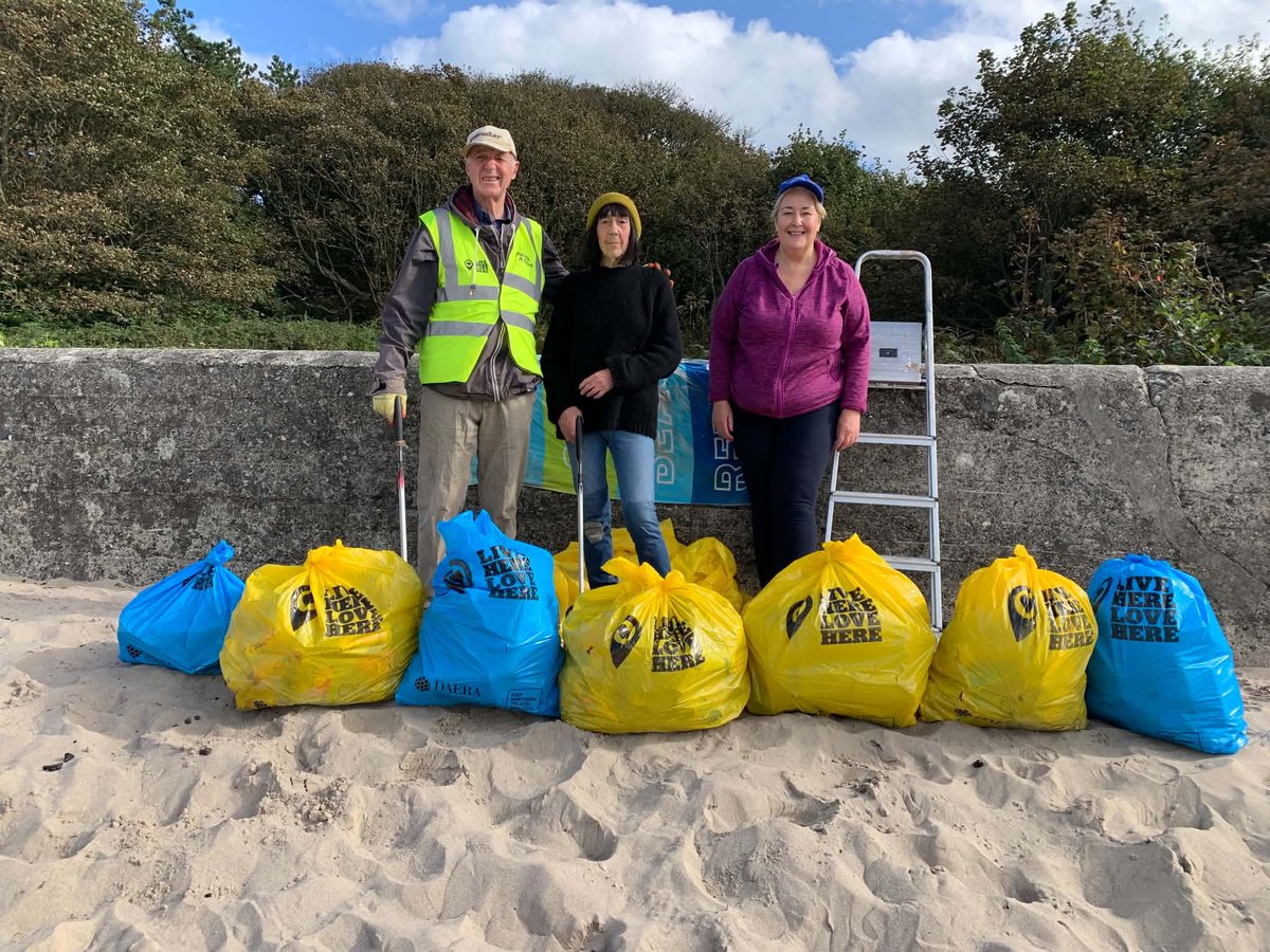 KarenDouglas_NI's tweet photo. Thanks to those who attended @Rotary #BeachClean today. We collected 7 bags of litter (28kgs) from the beach & wooded area inc. cans, bottles, wrappers,containers, clothes, balls, a plug, wires, BBQ etc. Thanks to @ANDborough for lifting the bags 🤩 #Rotary
#ServiceAboveSelf 💛 https://t.co/5Y1mnEL6uq