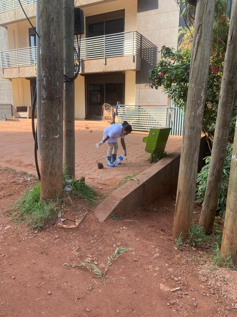 DharaLiya65445's tweet photo. “A clean community begins with each one of us.” 
#CleanUganda #KeepUgandaClean #CleanCommunity #EnvironmentalAwareness #YoungEnvironmentalAdvocate #liyadhara #ChildAuthor #EcoWarrior #ClimateAction https://t.co/g39Wg65HO0