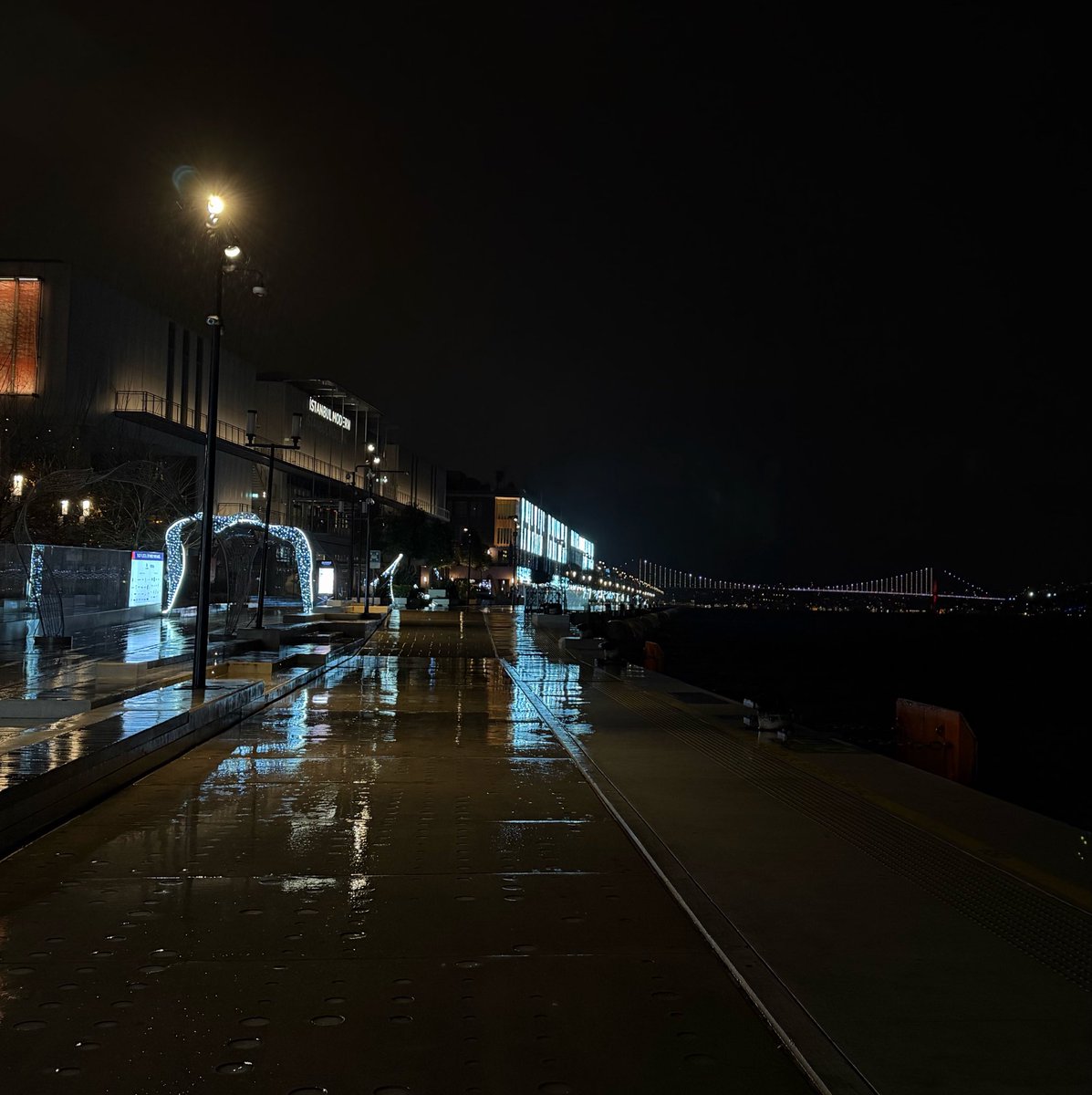 m7madAS_'s tweet photo. ترحل وبرحل علها لك مسافير  ☔️ https://t.co/J8zgInIEz7