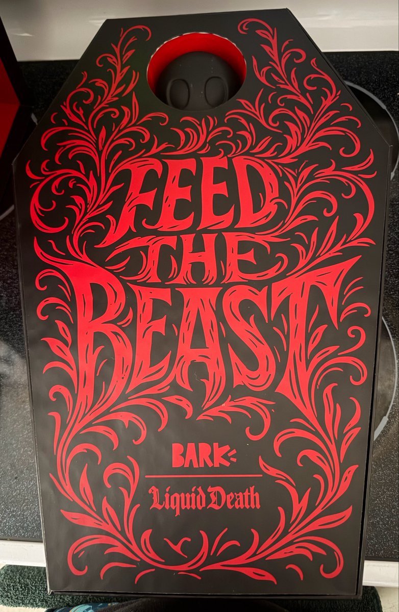 PerpetualGhosts's tweet photo. Got that @barkbox for the first time after hearing about it from friends. The @LiquidDeath treat box was so much more than expected 💀🤩 this is all super exciting and can’t wait for the next one! https://t.co/6WS3FyUJe7