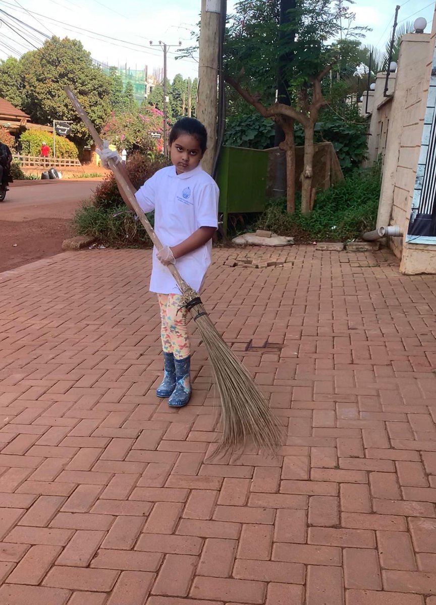 DharaLiya65445's tweet photo. “A clean community begins with each one of us.” 
#CleanUganda #KeepUgandaClean #CleanCommunity #EnvironmentalAwareness #YoungEnvironmentalAdvocate #liyadhara #ChildAuthor #EcoWarrior #ClimateAction https://t.co/g39Wg65HO0