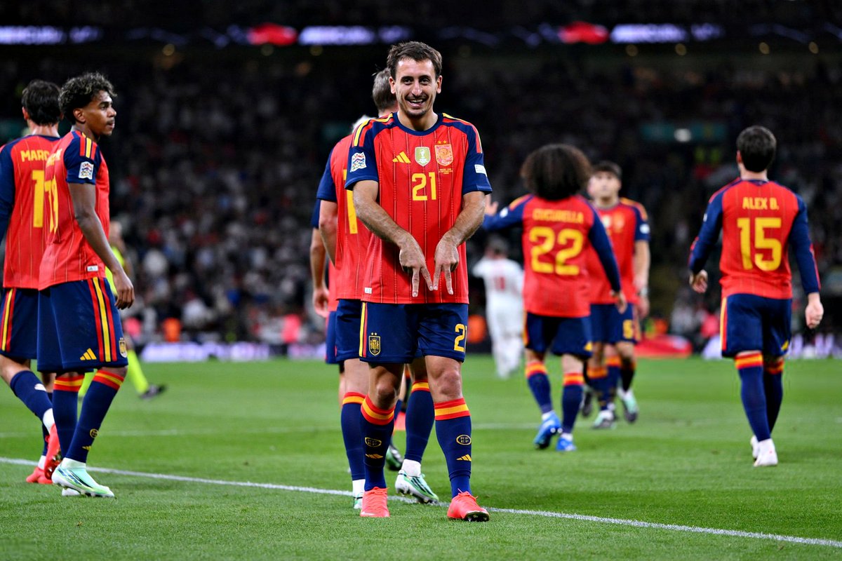 B24PT's tweet photo. 2': Inglaterra 0-1 Espanha
36': Inglaterra 1-1 Espanha
40': Inglaterra 2-1 Espanha
60': Inglaterra 2-2 Espanha
74': Inglaterra 2-3 Espanha

São os campeões do mundo por algum motivo. https://t.co/rHuyaLvmZt