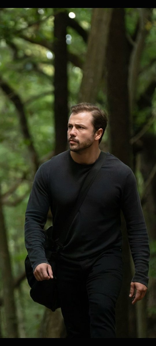 lala_farouk's tweet photo. En sade haliyle bile sahip olduğu tarz ve zarafetle, neden marka için reklam yapmıyor?,
1️⃣
 
#TolgaSarıtaş
@Artistanbul1 https://t.co/pWMVnHeH2U