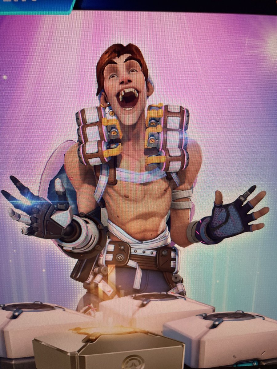 Jamieslovr's tweet photo. The loot boxes can NOT be this good bro 😭💔 https://t.co/pb1jrH2Xtv