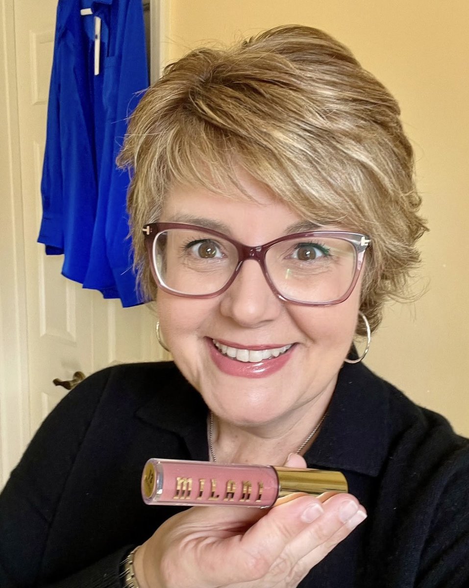 jamescarterpmqu's tweet photo. Where are my lipstick lovers? I’m sharing some of my favorite lip balms, masks, liners, and, yes, lipsticks! Comment LINK below, and I’ll send you my top picks! https://t.co/tCjFsgd6nY