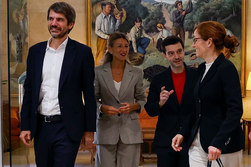 Accountable2019's tweet photo. -Urtasun: hijo de banquero jefe, nieto de golpista premiado por Franco

-Bustinduy: ministro como su madre

-Díaz: diputada como su tío, líder laboral como su padre
 
-García: diputada como su padre

TodoAtado en la (anti)izquierda https://t.co/lgi8jdEzTP