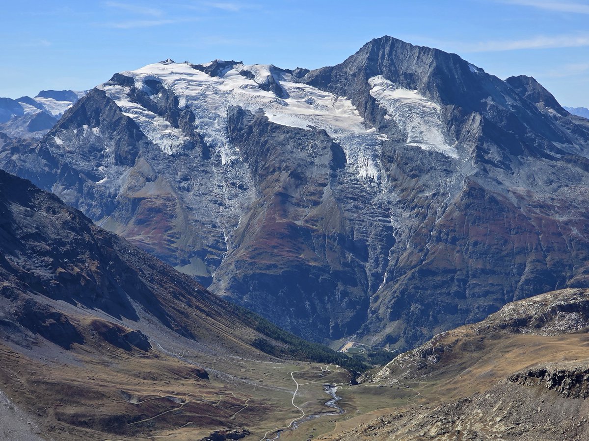 subfossilguy's tweet photo. Dôme de la Sache (3601m) - Mont Pourri (3779m) today! 😍

One of the main glacier complex remaining in Vanoise! 🧊 https://t.co/WpcZxhZGM5
