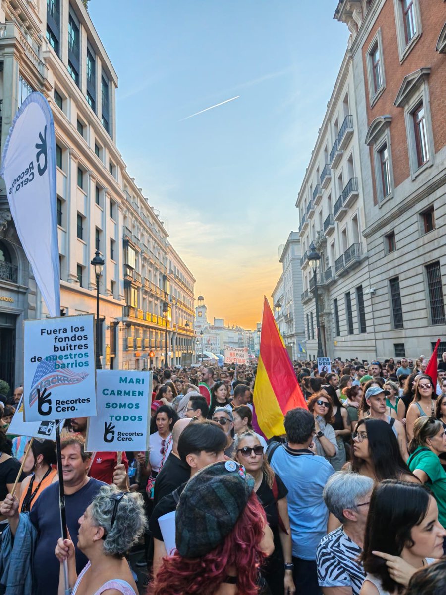 RecortesCero's tweet photo. Para la vivienda: solución YA
Fuera los fondos buitres de nuestras ciudades: los fondos de inversión con más del 10% del mercado de la vivienda son los que provocan la subida del precio de la vivienda
Mari Carmen somos todos. https://t.co/Qtkm3MPHQ2