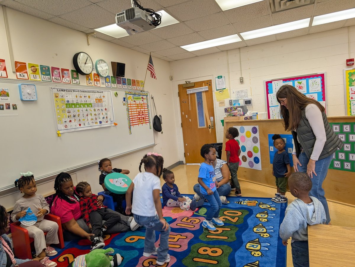 LaburnumES's tweet photo. 📚✨ Our Pre-K friends had fun in the class library today! There’s nothing better than seeing our youngest Lions explore books and develop a love for reading! 🦁💛

#PreKFun #LoveOfReading #LittleReaders #LaburnumLions https://t.co/i8Fsa60YpG