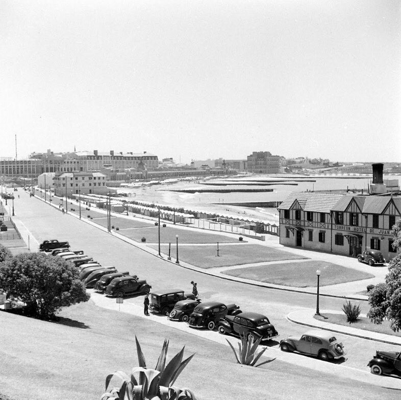 OldArg1810's tweet photo. La Ciudad de Mar del Plata retratada por el fotógrafo Hart Preston de la revista estadounidense LIFE en el verano de 1941. https://t.co/9sP53l62VH