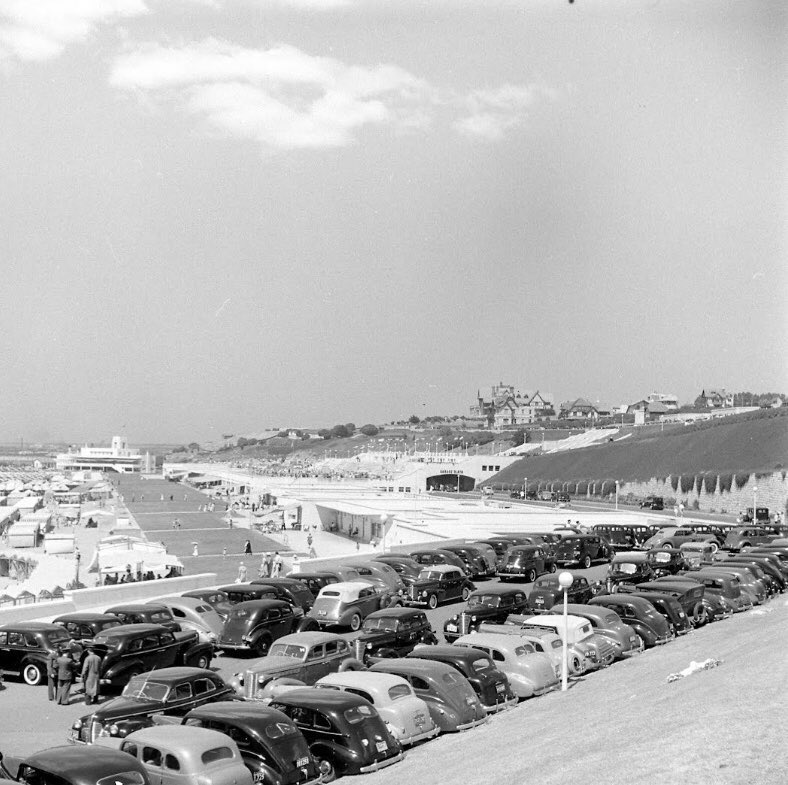 OldArg1810's tweet photo. La Ciudad de Mar del Plata retratada por el fotógrafo Hart Preston de la revista estadounidense LIFE en el verano de 1941. https://t.co/9sP53l62VH