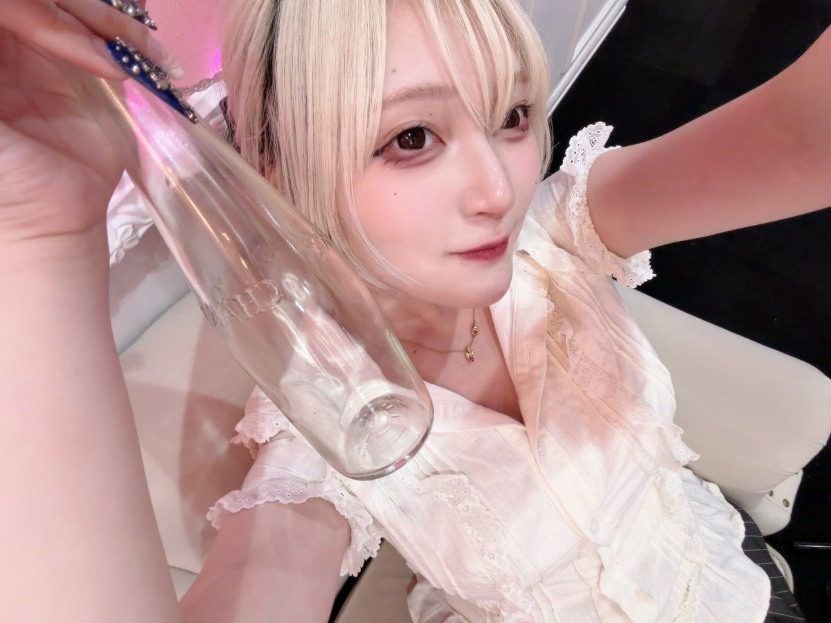 1owom's tweet photo. いないよー！ひさしぶりの出勤かつナイトたのしかった😭お腹もいっぱいなった毎回神フードありがとう😭😭きゅんきゅん https://t.co/uOPlwNYhAi
