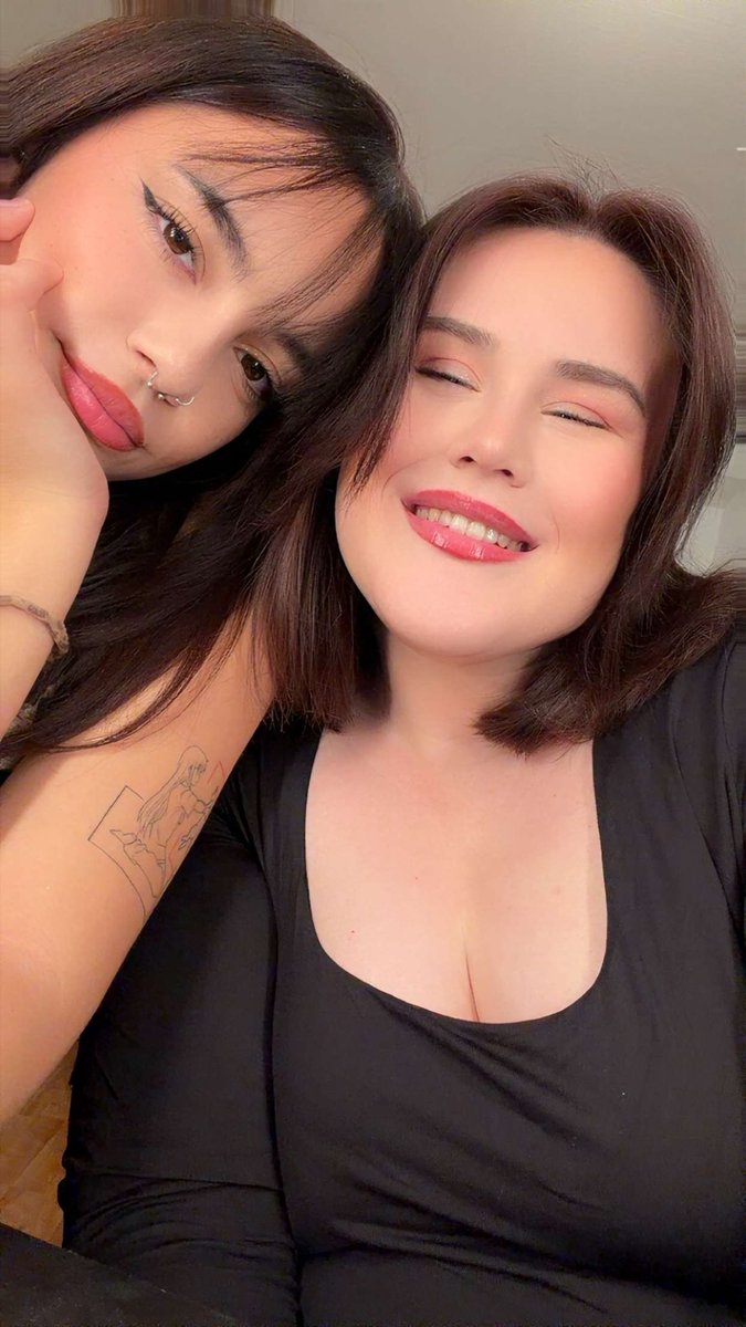 Misslea262's tweet photo. Je suis avec @MissJuu06 venez raquer bande de chienne demerder vous #moneyslave #moneymiss #soumis #paypig #findom #femdom #feetfetish #fetichiste #moneyslavefr https://t.co/1LG6JoN38e