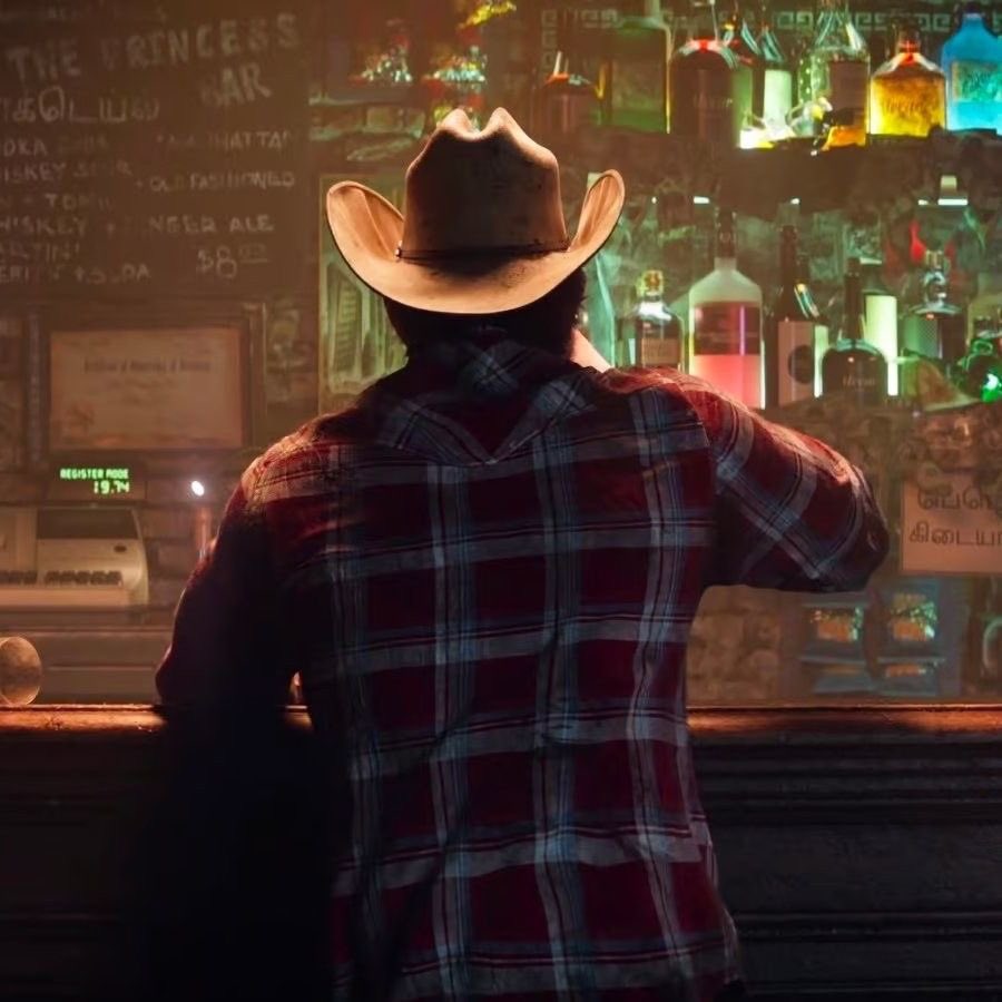 WEAPONXLH's tweet photo. #MOJOMOJOWORLD2026
#MojoTVWesternSpecial

Mientras que al resto le ha tocado pelear para el programa, él se ha quedado en la cantina bebiendo. https://t.co/ZHFkL4fqD4