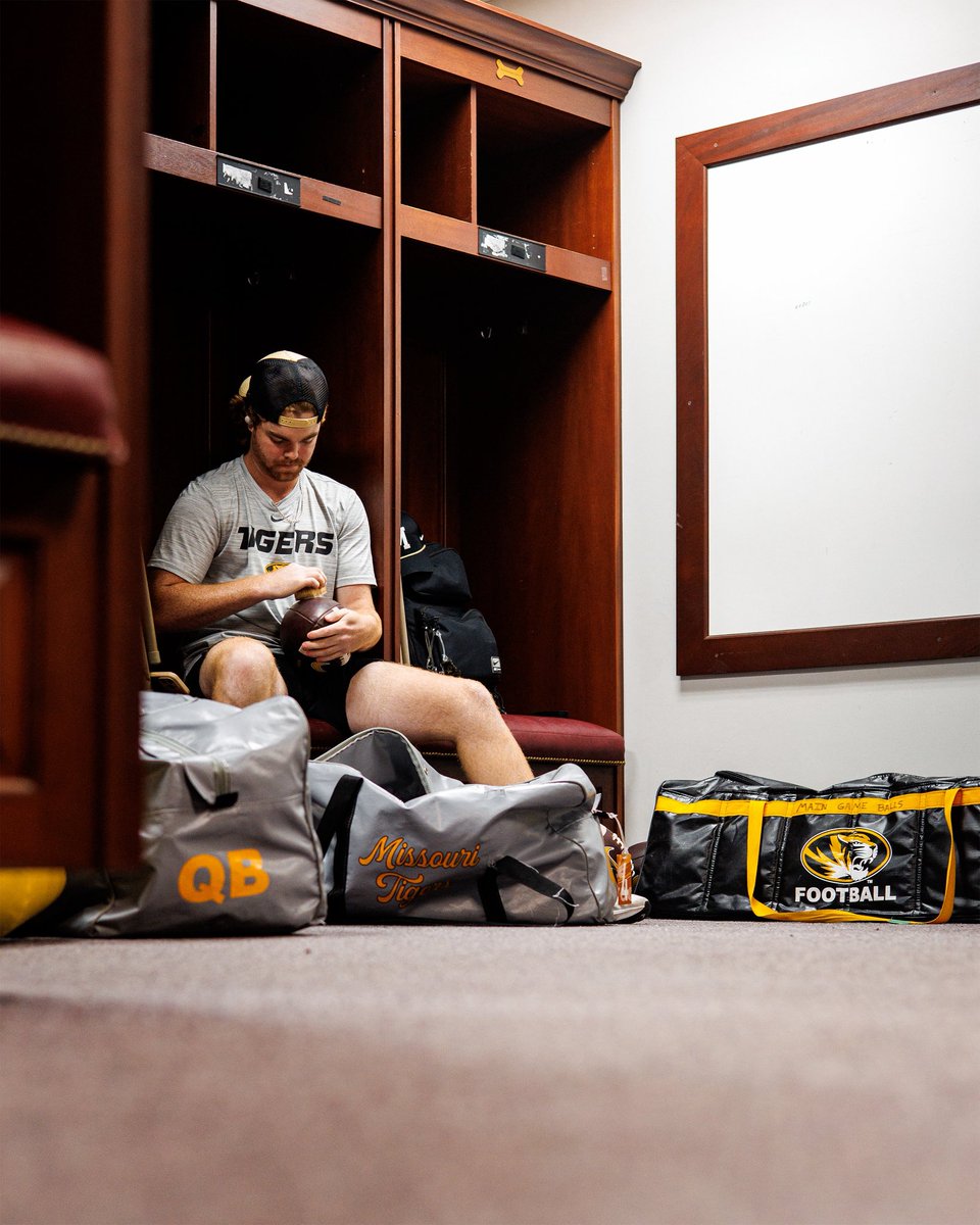 MizzouFootball's tweet photo. All Business Today ⚫️⚫️⚫️ https://t.co/hXediOd7NP
