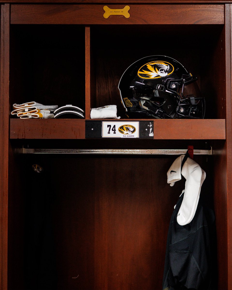 MizzouFootball's tweet photo. All Business Today ⚫️⚫️⚫️ https://t.co/hXediOd7NP