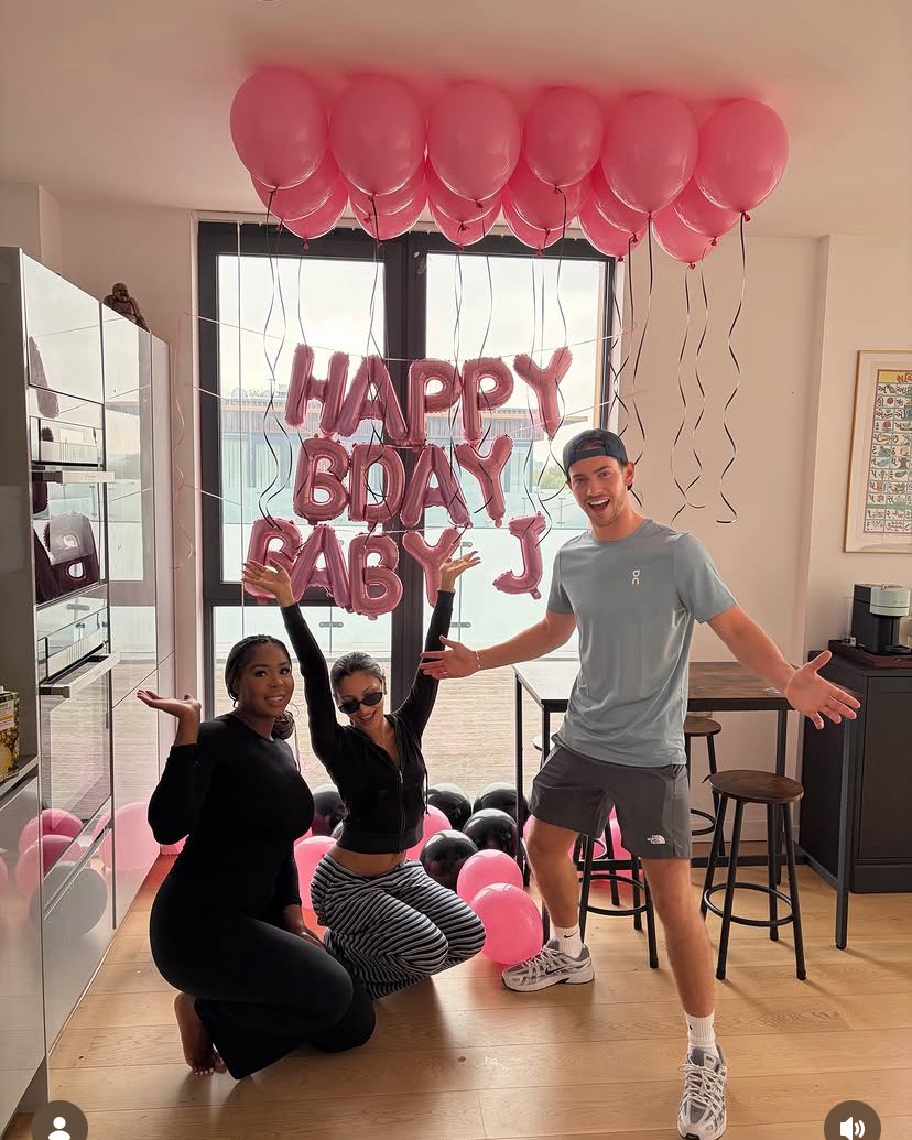 User24681037's tweet photo. Kav looks about 4 years old here , he’s just so happy to be there https://t.co/mk0A8IFsC4
