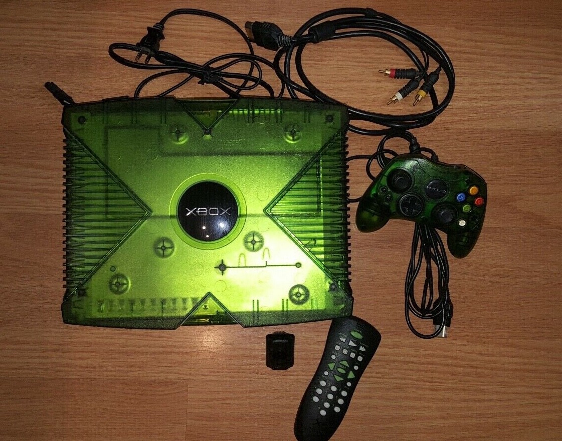 XB_LIVE's tweet photo. Built-in HDD
2001: an 8GB hard drive in a console felt like cheating. Saves, dashboards, ripped albums. What did you fill yours with first? #OriginalXbox #OGXbox https://t.co/ko1POLwbUw