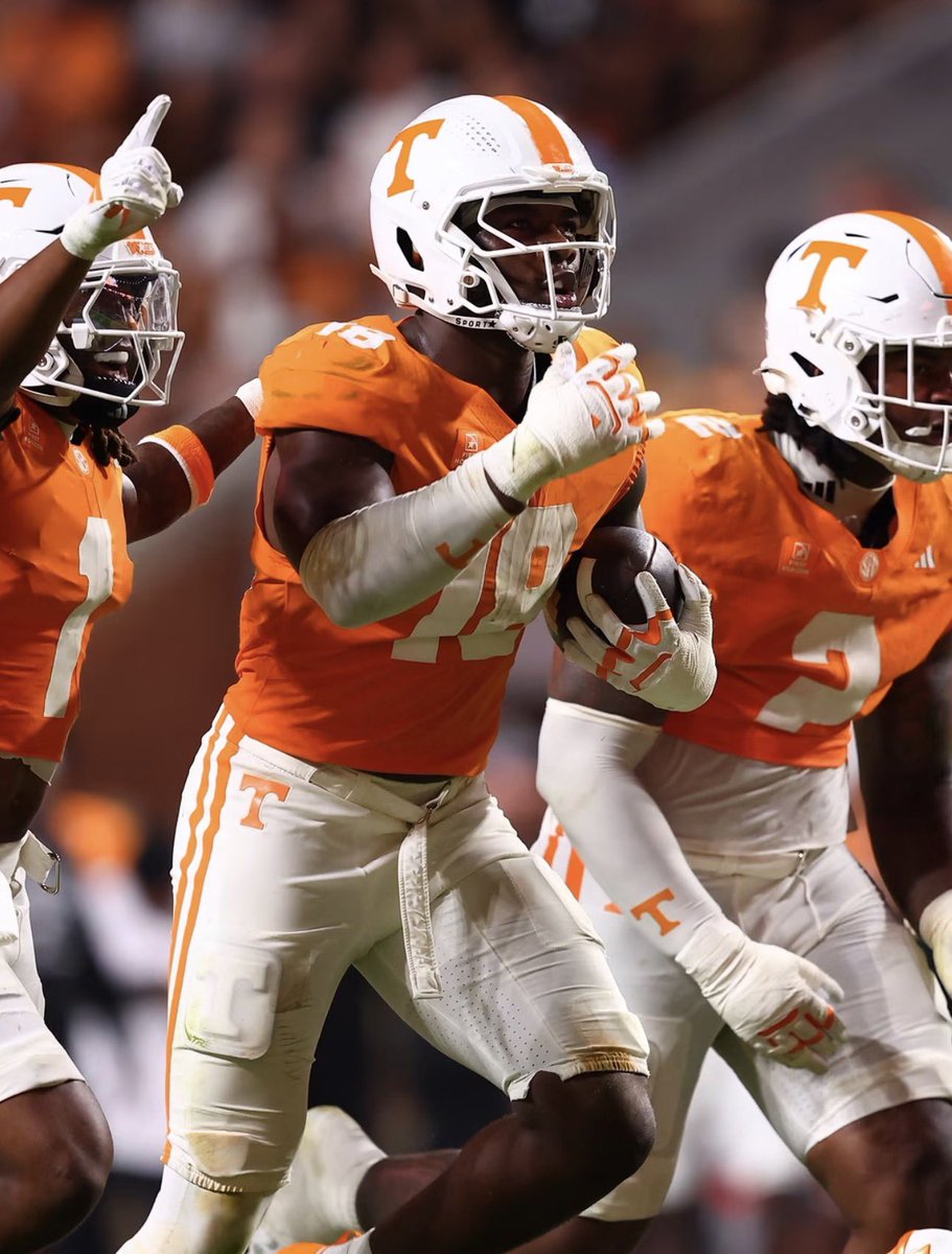 rockytopnow's tweet photo. Tennessee DL Tyree Weathersby vs. Texas: 

4 sacks
6 tackles https://t.co/xqwlTXe7k9
